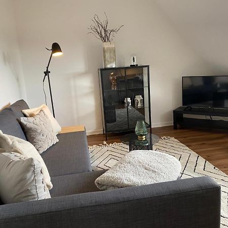 Bostel 1 - Modernes Dachgeschoss-Studio In Duisburg Meiderich, 4,7 Km Hbf, U-Bahn 250M, Flughafen Duesseldorf 28 Km, Landschaftspark 2,9 Km, 5 Gehminuten Von Herzklinik Entfernt Exterior foto